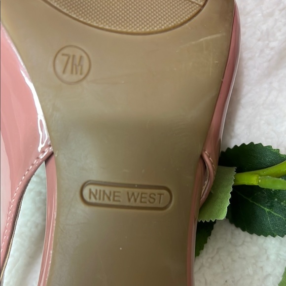 Nine West Tan Sandals with Slingback Design - Picture 10 of 12